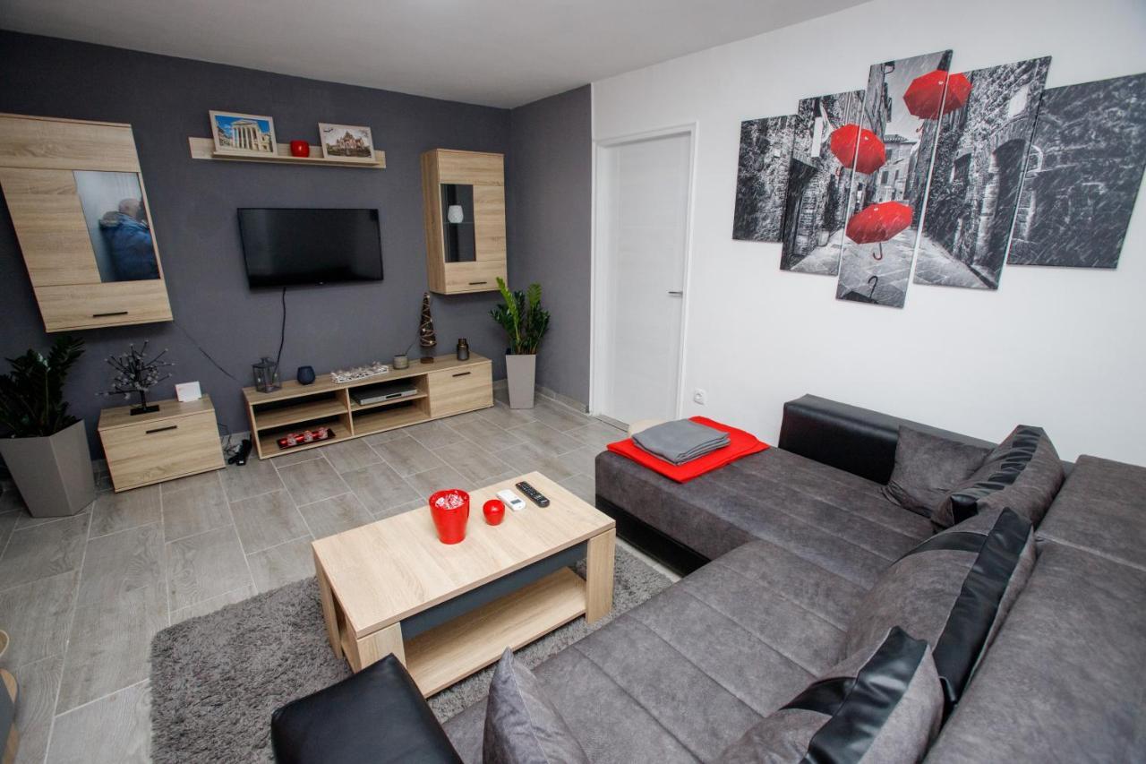 7 Days Premium Apartment Subotica Exteriör bild